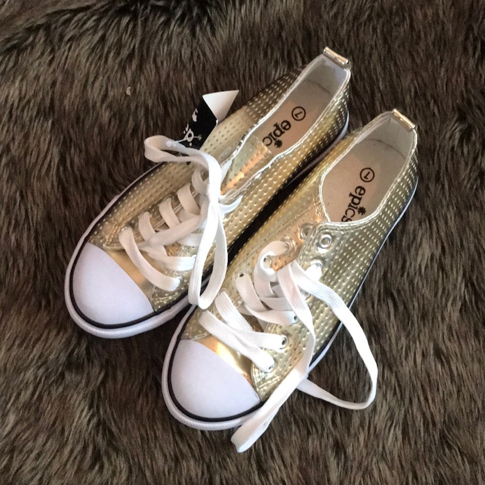 Gold, converse like sneakers!